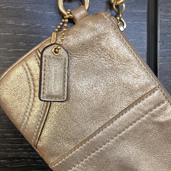 EUC Coach Mini Wristlet in Gold Leather Tag & Wrist Strap in Blond Leather - Picture 3 of 9
